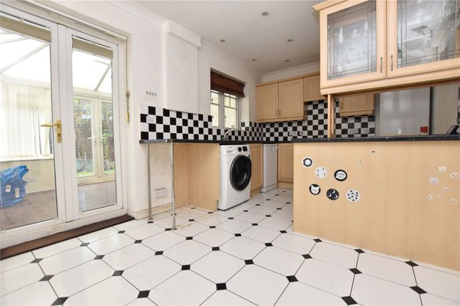 35, Tavistock Park, West Yorkshire photo 4