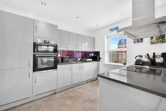 1, Heath Way, Shenley photo 3