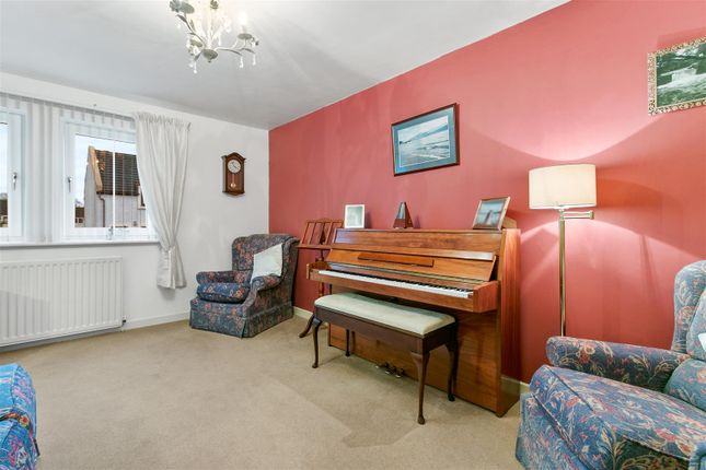 63, Craiglomond Gardens, Alexandria photo 2