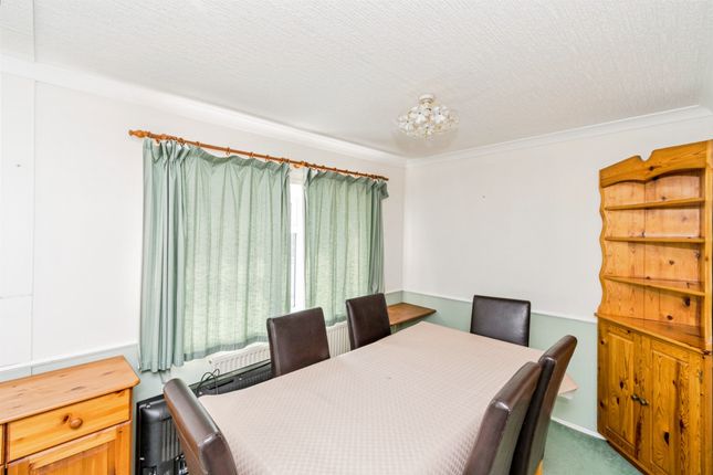 74, Avondale Park, Winchester photo 4