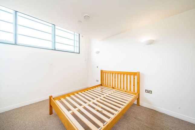 Flat 1, Hoover Building, Western Avenue, Greenford photo 4