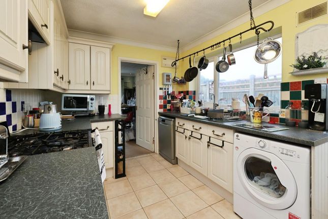 27, Mulberry Close, Mildenhall photo 3
