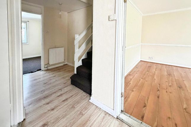 8, Cheviot Close, Hayes photo 4
