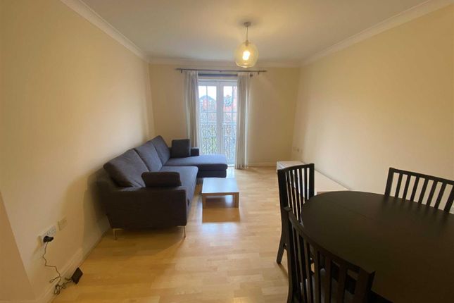 Flat to rent in Seaton Square, London