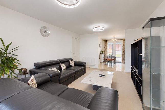 6, Dexter Drive, Milton Keynes photo 5