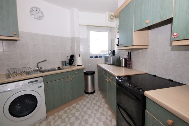 Flat for sale in St Lucia, West Parade, Bexhill On Sea