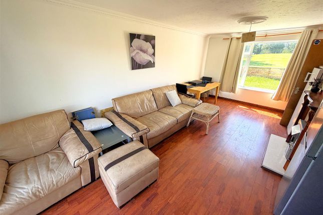 24, Stalbridge Walk, Corby photo 5