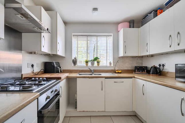 White Wood Vale Frimley, Camberley photo 4
