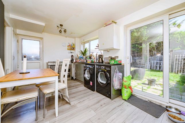 34, Bembridge Gardens, Luton photo 3