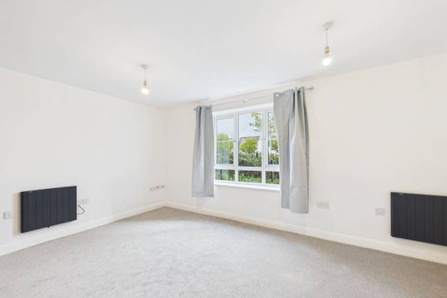 9 Pintail Close, Cheltenham photo 4