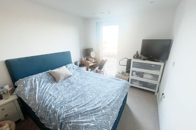 85 Rivington Apartments, Railway Terrace, Slough photo 2
