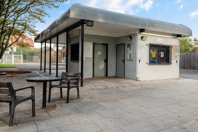 Restaurant/cafe to let in Normand Park, London