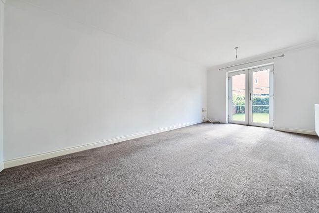6, Laura Close, Winchester photo 2