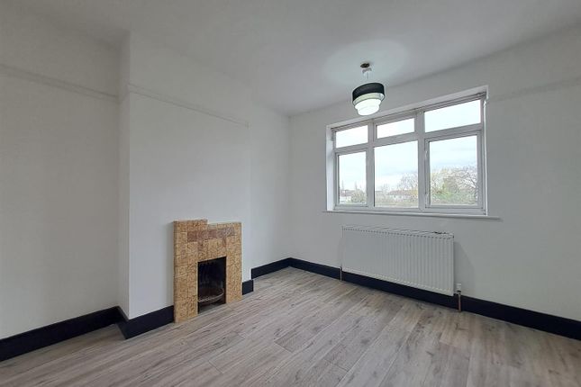 Thumbnail Flat to rent in The Fairway, London
