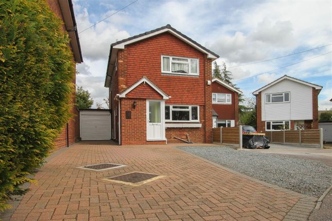Thumbnail Detached house for sale in Kiln Field, Hook End, Brentwood