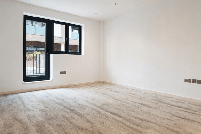 134-136, LONDON photo 2