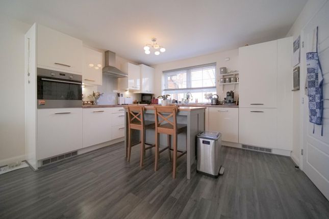 4, Macdonald Close, Melksham photo 2