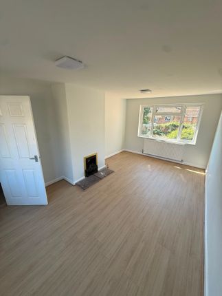 10, Copley Close, Redhill photo 4
