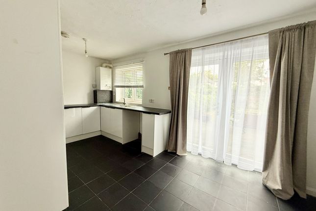 32 Havering Gardens, ROMFORD photo 5