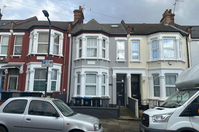 Thumbnail Flat to rent in Leghorn Road, London