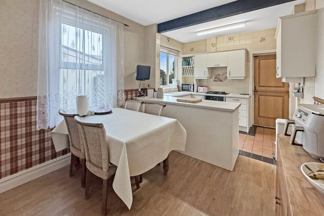 15, Ladysmith Avenue, Colchester photo 4
