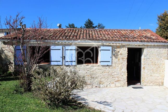 Property for sale in Saujon, 17120, France, Poitou-Charentes, Saujon, 17120, France