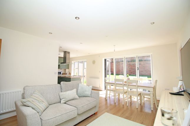 17, Sylvan Gardens, Kirkham photo 4