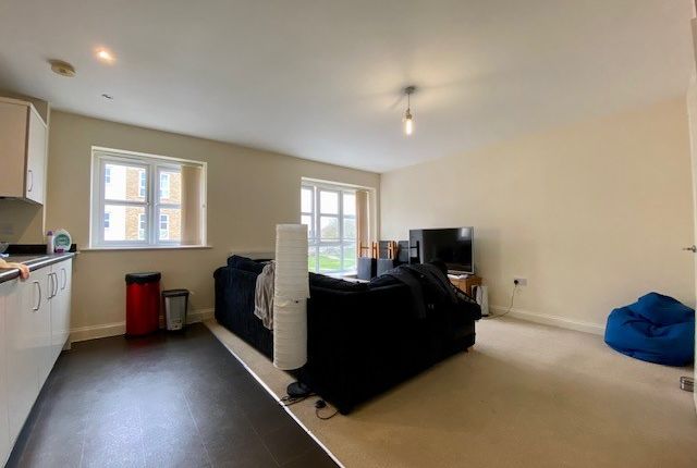 43, Aylesbury photo 3