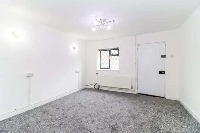 14, Coopers Row, Iver photo 4