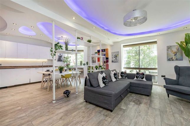 Flat 2, 3-8, Porchester Gate, London photo 3