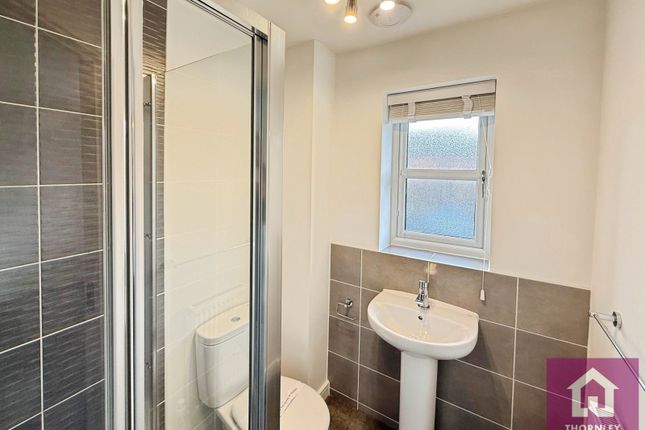 14, Meadow Fold Close, Manchester photo 5