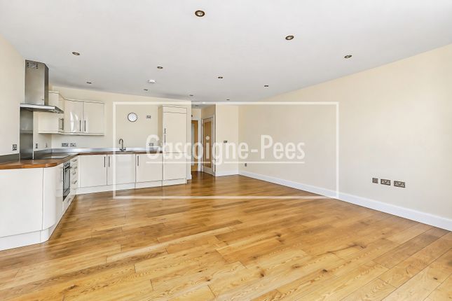 563, London photo 2