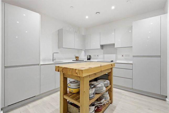 144 Effra Gardens, 25, Silvertown Way, Canning Town photo 4