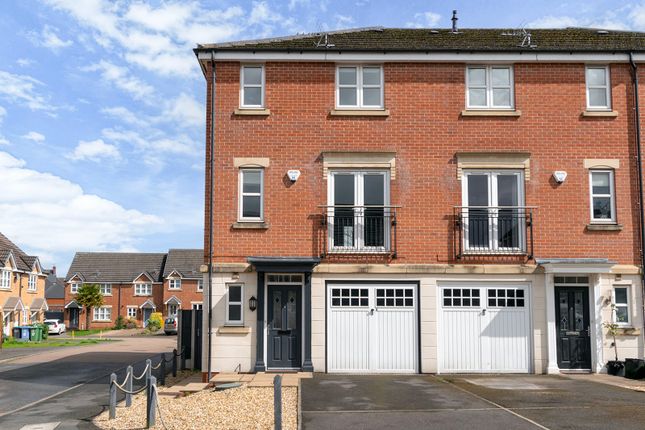 Town house to rent in Bessemer Drive, Mansfield