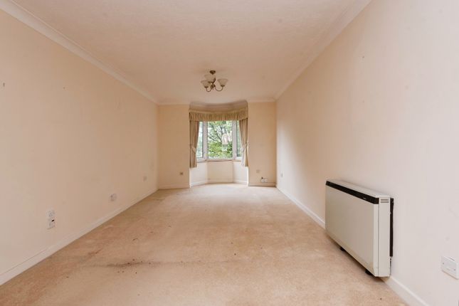 Flat 16, Oakland Court,, Gratwicke Road, West Sussex photo 2