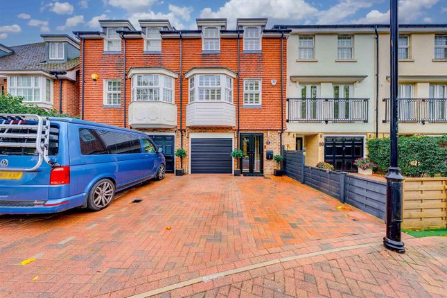 3-bed terraced on Calvert Drive, Dartford, £550,000