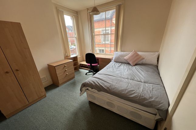 Terraced house to rent in Castle Boulevard, City