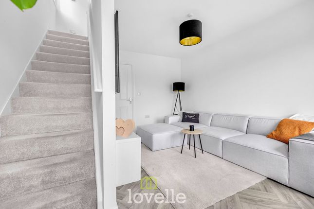 8 Marigold Court, Grimsby photo 2