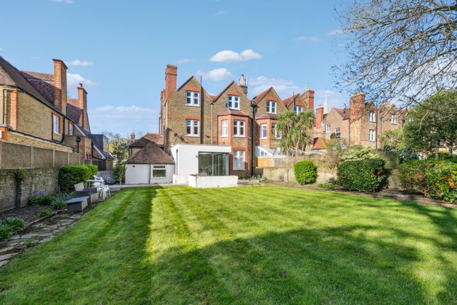 Flat to rent in St. John's Avenue, Putney Hill