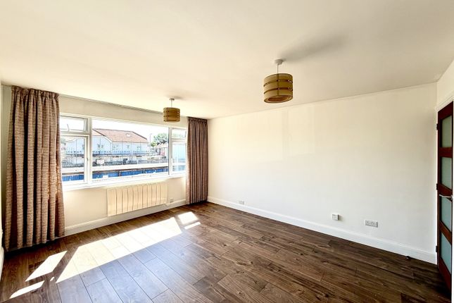 4 Chandler Court, 50, Tolworth Rise South, Surbiton photo 2