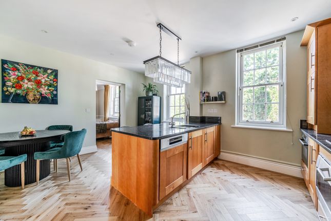 Flat 1, Sandown House, 1, High Street, Esher photo 4