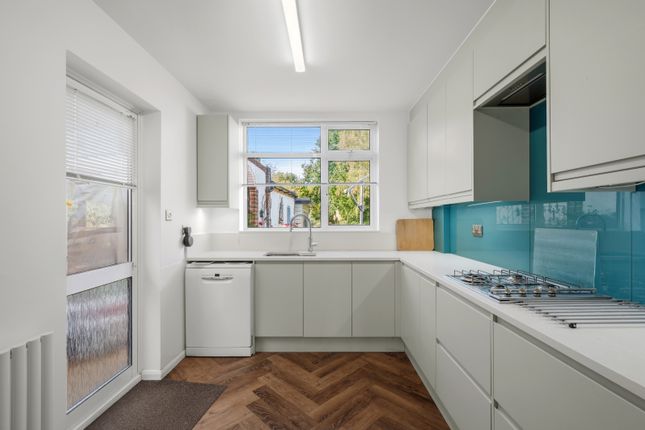 30, Beverley Avenue, West Wimbledon photo 4