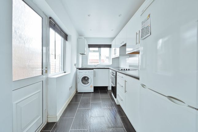 35 Cannon Road, Watford photo 4