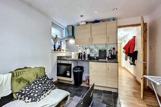 24 Gloucester Road Avonmouth, Bristol photo 2