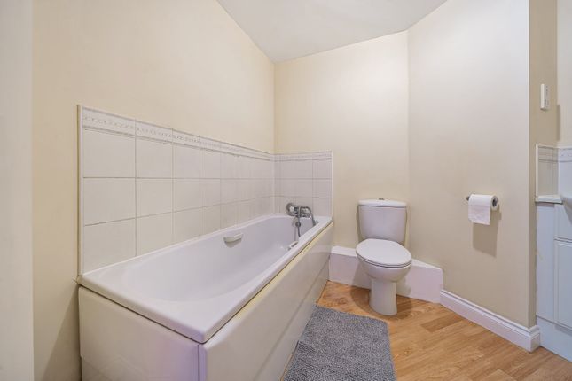 Flat for sale in The Dell, Southampton, Hampshire