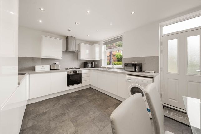 28, Scholey Road, Brighouse photo 4