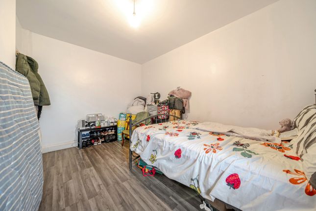 Flat 4, Squires House,, Barnfield Road, Woolwich photo 3