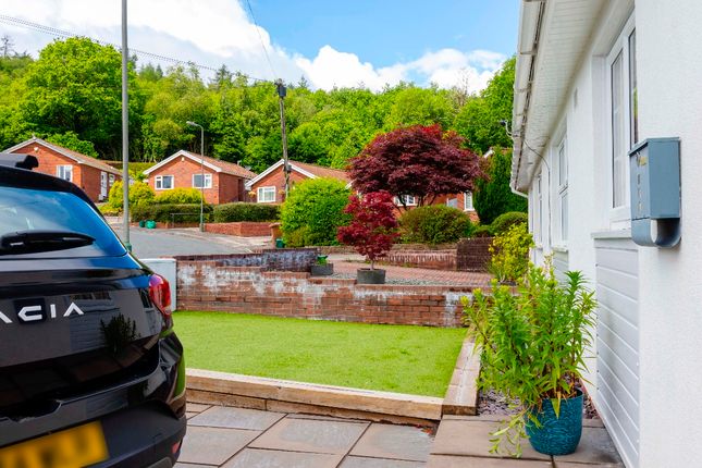 10 Heathlands, Hengoed photo 4