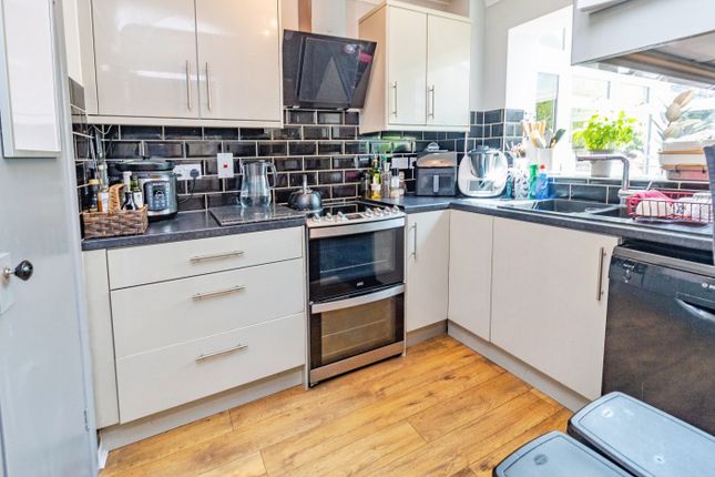 26, North Close, Milton Keynes photo 3