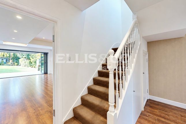 16, Oaklands Avenue, Hertfordshire photo 4
